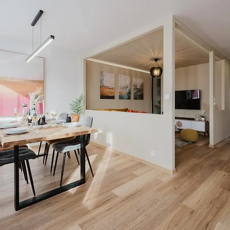Days - 2bdr - Workspace - 200mbps Wifi Apartment Prague