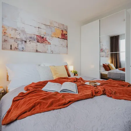 Days - Two-bedroom With Workspace And 200mbps Wifi Appartement