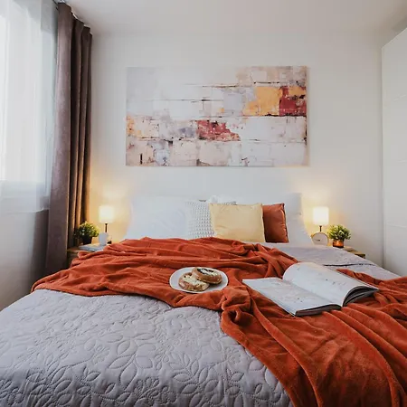 Days - Two-bedroom With Workspace And 200mbps Wifi *