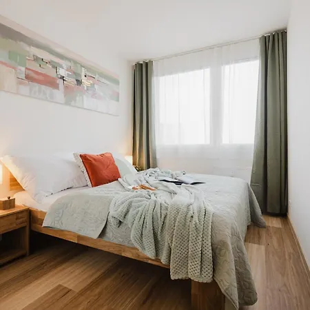 Days - 2bdr - Workspace - 200mbps Wifi * Prague