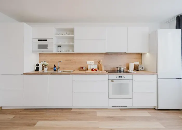 Апартаменты Days - Two-bedroom With Workspace And 200mbps Wifi *