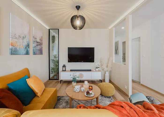 Days - Two-bedroom With Workspace And 200mbps Wifi * Прага