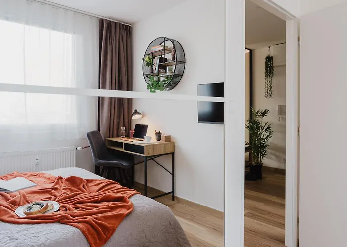 Апартаменты Days - Two-bedroom With Workspace And 200mbps Wifi