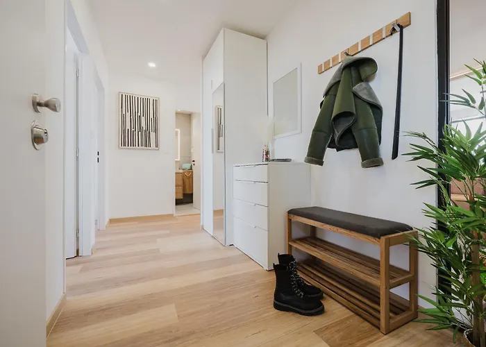 Days - Two-bedroom With Workspace And 200mbps Wifi *