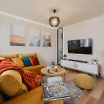 Apartman Days - Two-bedroom With Workspace And 200mbps Wifi