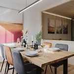 Days - Two-bedroom With Workspace And 200mbps Wifi Prága