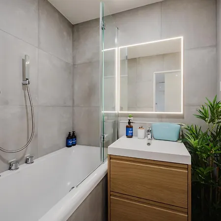 Διαμέρισμα Days - Two-bedroom With Workspace And 200mbps Wifi *