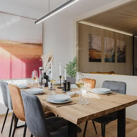 Days - Two-bedroom With Workspace And 200mbps Wifi Πράγα