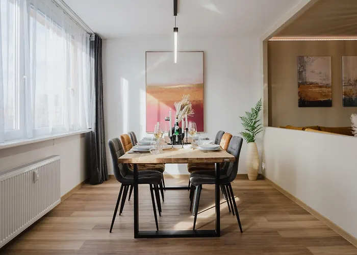 Days - Two-bedroom With Workspace And 200mbps Wifi דירה *