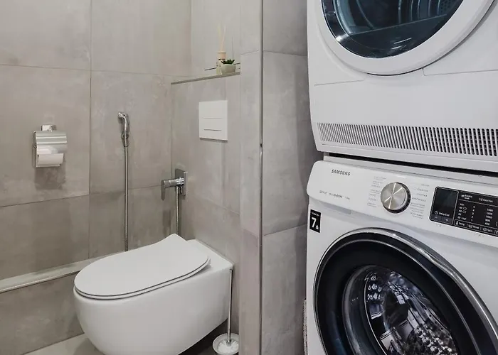 Days - Two-bedroom With Workspace And 200mbps Wifi דירה פראג