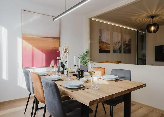 Days - Two-bedroom With Workspace And 200mbps Wifi פראג
