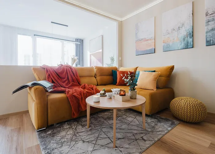 Days - Two-bedroom With Workspace And 200mbps Wifi דירה